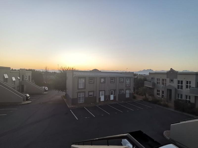 To Let 1 Bedroom Property for Rent in Uitzicht Western Cape